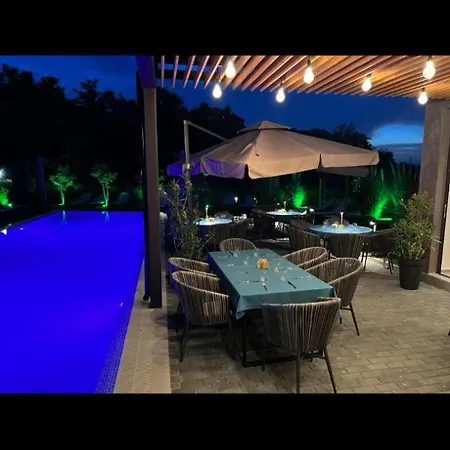 Amara Sugar 3*